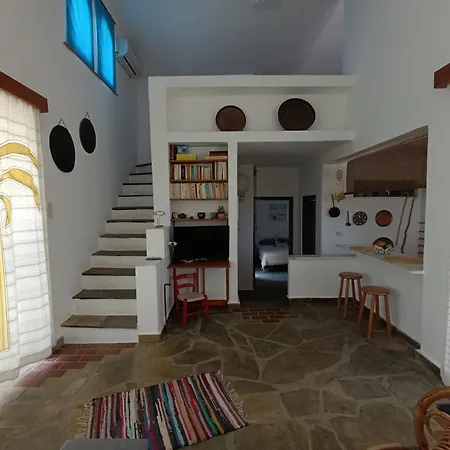 Sea & Stone House * Karianí