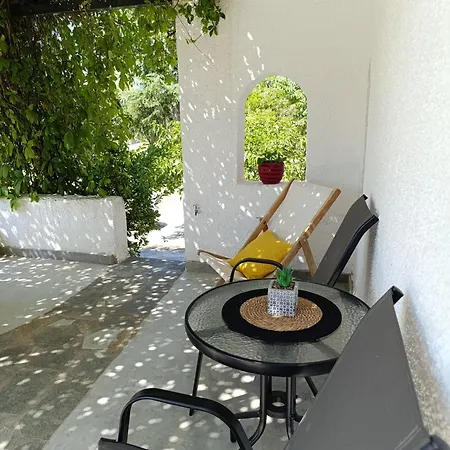 Sea & Stone House * Karianí